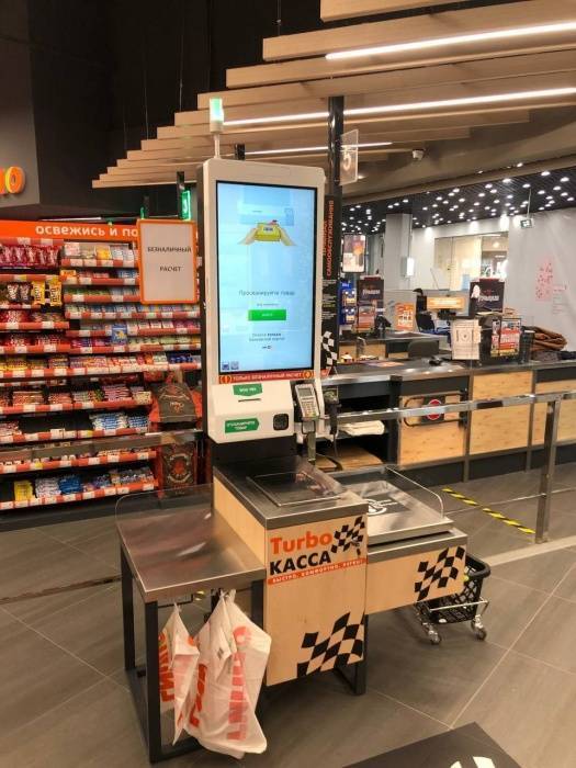 Сеть магазинов «Гиппо» выбрала для своих супермаркетов компактные кассы самообслуживания CSI K